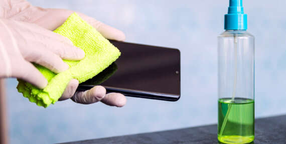 How to Clean dirt on Smartphones?